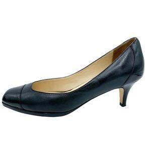 Cole Haan Black and Patent Leather‎ Cap Toe Modest Heel Career Pumps Sz 7.5